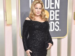 Momen Kocak Jennifer Coolidge Salah Baca Nama Golden Globe Jadi Oscar Momen Kocak Jennifer Coolidge Salah Baca Nama Golden Globe Jadi Oscar