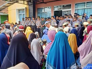 Usai Dicopot, Eks Kades Lengkong Banjarnegara-Warga Geruduk Kantor Desa