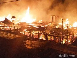 Kebakaran Hebat di Labura, 14 Rumah Nelayan Ludes