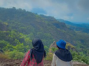 Berdua Meraih Puncak Keindahan Gunung Api Purba Nglanggeran