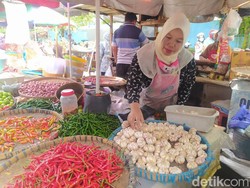 Jelang Imlek, Harga Bawang Merah dan Putih di Pasar Borobudur Magelang Naik