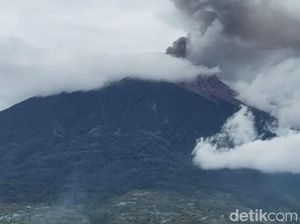 Erupsi Gunung Kerinci Masih Terus Berlangsung