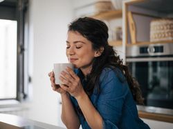 Jangan Pakai Gula! Minum Kopi Campur Bahan Ini Bisa Bikin Awet Muda