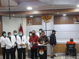 KPK Resmi Tahan Lukas Enembe tapi Dibantarkan di RSPAD