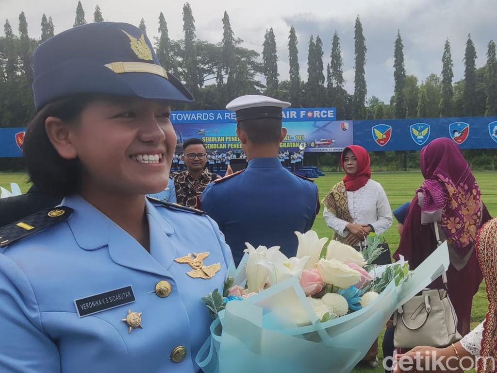 Cerita Letda Pnb Veronika, Diwisuda Jadi Penerbang Perempuan Pesawat TNI AU