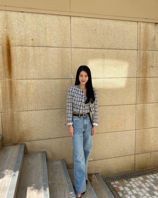 Lim Ji Yeon dengan blazer/Sumber: IG @limjjy2 Lim Ji Yeon dengan blazer/Sumber: IG @limjjy2