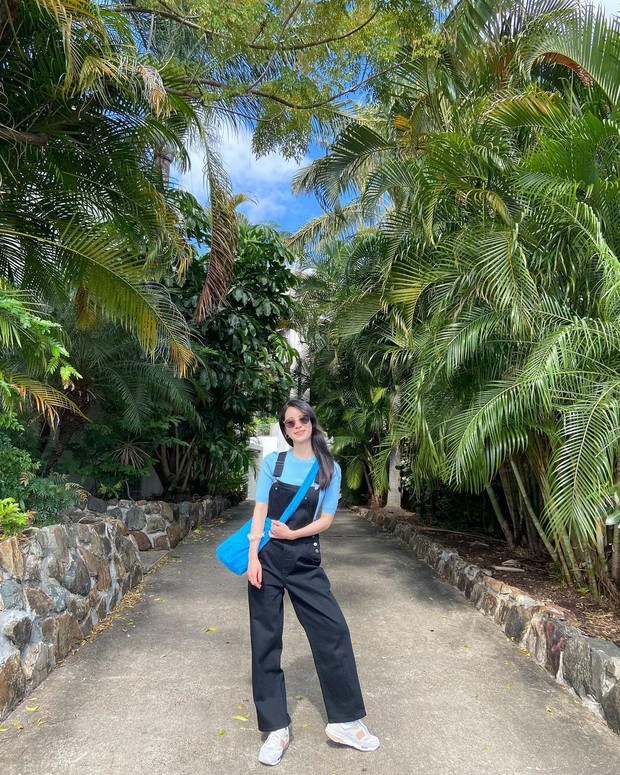 Lim Ji-yeon dengan celana overall/Sumber: IG @limjjy2 Lim Ji-yeon dengan celana overall/Sumber: IG @limjjy2