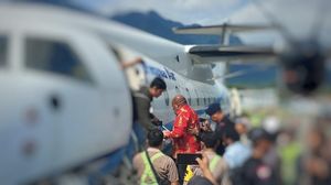 Potret Lukas Enembe Naik Pesawat Bukan Garuda yang Disorot Keluarga