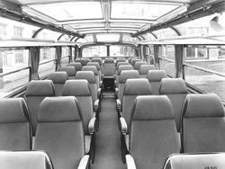 Ternyata Mercedes-Benz Pernah Bikin Bus yang Atapnya Kaca Semua