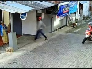 Kawanan Bandit Bekap Mulut-Rampas Kalung Emas Nenek 103 Tahun di Malang Kawanan Bandit Bekap Mulut-Rampas Kalung Emas Nenek 103 Tahun di Malang
