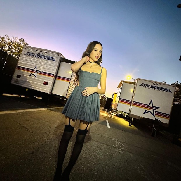 Olivia Rodrigo dengan stoking/Sumber: IG @oliviarodrigo Olivia Rodrigo dengan stoking/Sumber: IG @oliviarodrigo