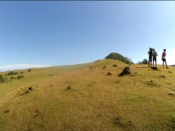 Padang Indah Barru, Menikmati Hamparan Bukit Hijau yang Mempesona
