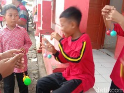 Siswa Indramayu yang Bawa Lato-lato ke Sekolah Bakal Disita!