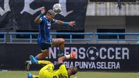David da Silva langsung memberi kontribusi instan dengan menyumbang asis. Umpan tariknya gagal disapu Ferrari, bola diterima Ciro yang dengan mudah mendorong bola ke gawang Persija untuk membawa Persib ungguli Persija 1-0 pada menit ke-63.