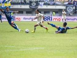 Kedua tim mengawali laga dengan permainan terbuka dan tempo yang cukup tinggi, di Stadion Gelora Bandung Lautan Api (GBLA), Rabu (11/1/2023).