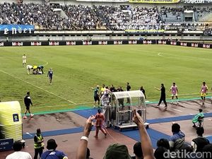 Ribut Asisten Pelatih Persib dan Persija di GBLA