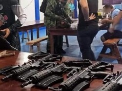 Polri Dalami Pilot Pembawa Senpi Ilegal di Filipina Foto Bareng Lukas Enembe