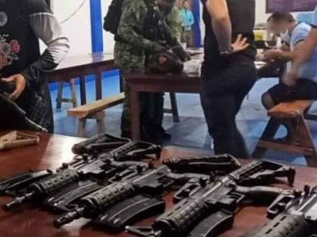 Pilot WNI Mau Selundupkan Senpi ke Papua Segera Disidang di Filipina Pilot WNI Mau Selundupkan Senpi ke Papua Segera Disidang di Filipina