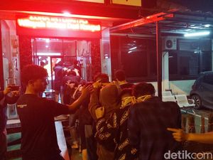 15 Anggota Geng Motor Bersenjata di Cimahi Ditangkap! 15 Anggota Geng Motor Bersenjata di Cimahi Ditangkap!