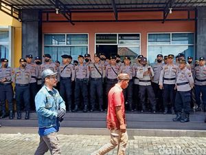 Pro Kontra Kades Lengkong Banjarnegara Dicopot, Polisi Jaga Rumah Perangkat Pro Kontra Kades Lengkong Banjarnegara Dicopot, Polisi Jaga Rumah Perangkat