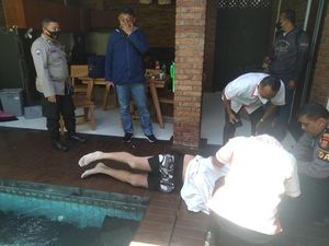 Sederet Fakta Penemuan Jasad Bule Rusia di Dasar Kolam Vila Seminyak Sederet Fakta Penemuan Jasad Bule Rusia di Dasar Kolam Vila Seminyak