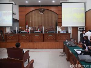 Jaksa Debat dengan Pengacara di Sidang Istri Sambo, Hakim: Stop!