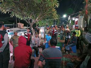 Nongkrong Hingga Dini Hari, Polres Dompu Angkut 8 Pemuda-pemudi Nongkrong Hingga Dini Hari, Polres Dompu Angkut 8 Pemuda-pemudi