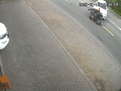 Dicari! Fortuner Putih Tabrak Lari Pasutri di Banyuwangi