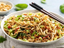 Resep Udon Goreng Ayam dan Kacang yang Gurihnya Mantap