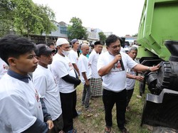 Relawan Ganjar Sosialisasi Keselamatan Berkendara ke Sopir Truk Banten