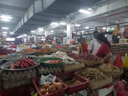 Harga Bawang Putih-Beras Makin Mahal, Cabai Rawit Turun Jelang Kuningan