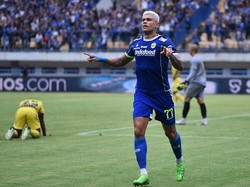Dua Gol Ciamik Ciro Bawa Persib Ungguli PSS di Babak Pertama