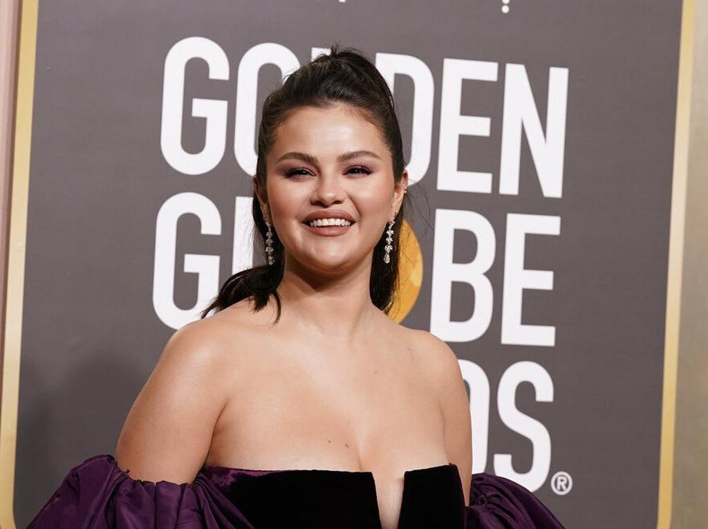 Selena Gomez Unggah Video Pakai Filter Bella Hadid, Wajahnya Jadi Begini Selena Gomez Unggah Video Pakai Filter Bella Hadid, Wajahnya Jadi Begini