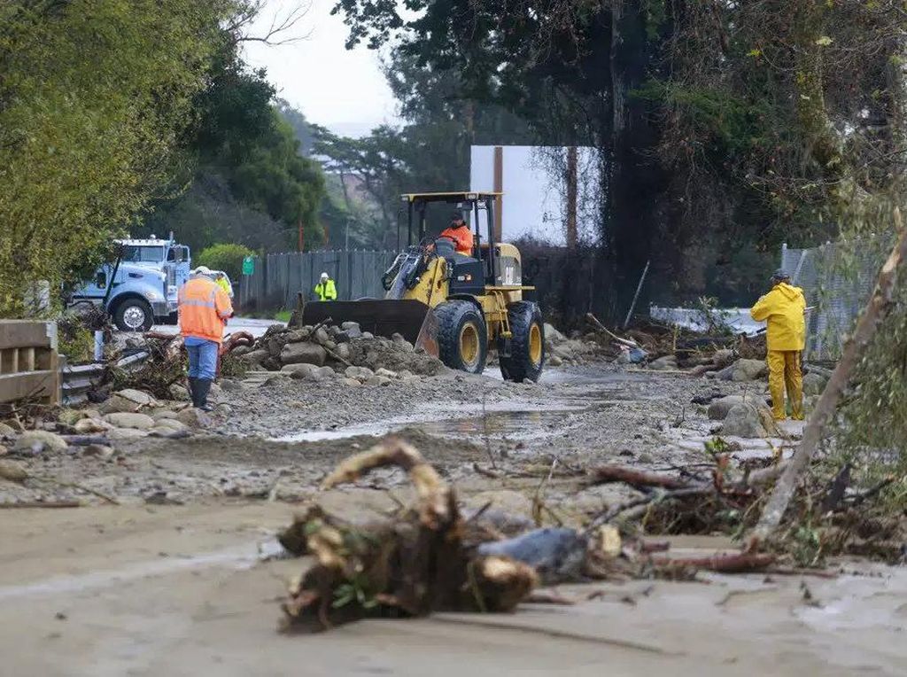 Ganasnya Badai di California, 17 Orang Tewas-Puluhan Ribu Dievakuasi