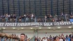 Spanduk Menolak Lupa Kanjuruhan Mejeng di Laga Persib Vs Persija