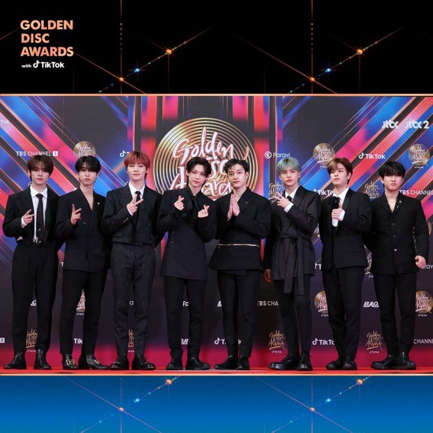 Gaya Pakaian Terbaik Idol K-Pop di Red Carpet Golden Disc Awards 2023