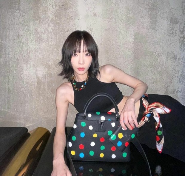 Gaya Taeyeon SNSD Memakai Beberapa Koleksi Tas Mewah dari Louis Vuitton