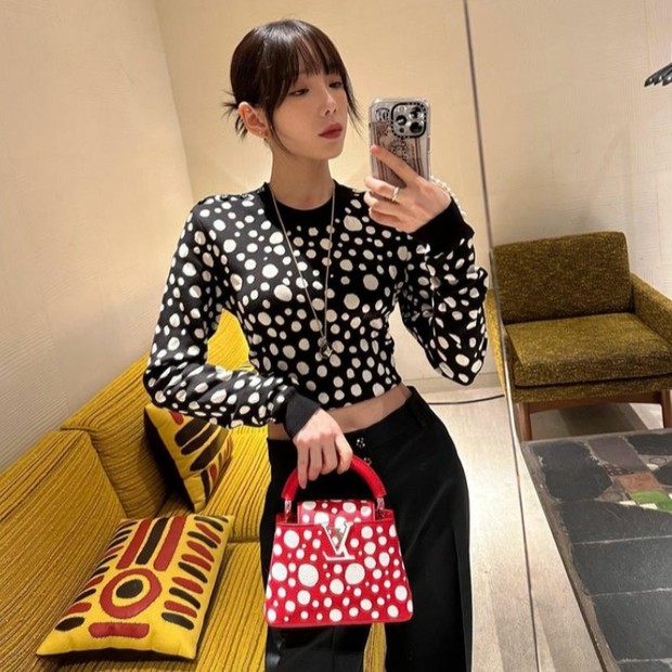 Gaya Taeyeon SNSD Memakai Beberapa Koleksi Tas Mewah dari Louis Vuitton