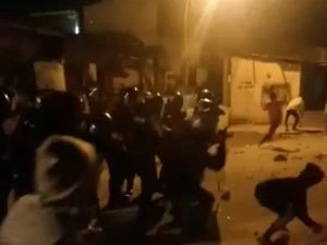 Tawuran Warga di Belawan, 2 Polisi Terluka Terkena Lemparan Batu Tawuran Warga di Belawan, 2 Polisi Terluka Terkena Lemparan Batu