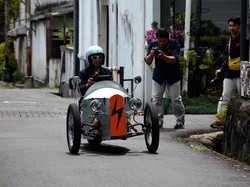 Keren! Pria Tegalrejo Jogja Bikin Mobil Listrik Bentuk Klasik