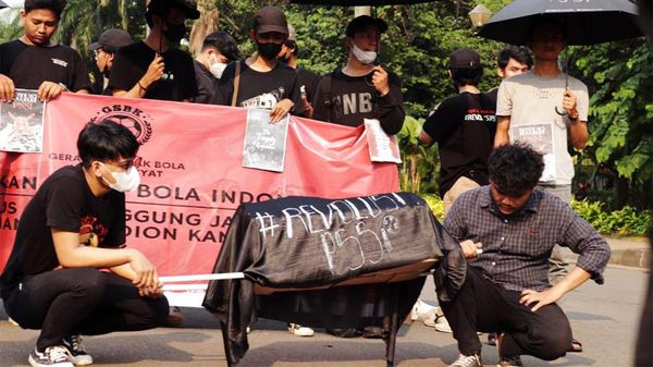 Aksi Menolak Lupa Tragedi Kanjuruhan