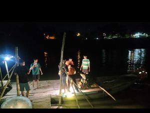 Tim SAR Temukan Anak Tercebur di Bengawan Solo Bojonegoro Tim SAR Temukan Anak Tercebur di Bengawan Solo Bojonegoro