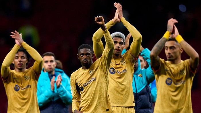 MADRID, SPAIN - JANUARY 08: Ousmane Demebele of FC Barcelona salutes the fans after the game during the LaLiga Santander match between Atletico de Madrid and FC Barcelona at Civitas Metropolitano Stadium on January 08, 2023 in Madrid, Spain. (Photo by Diego Souto/Quality Sport Images/Getty Images)