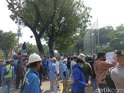 Buruh Geruduk Balai Kota DKI, Desak Heru Budi Buka Kembali PT KCN
