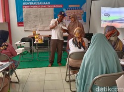Kisah Darwinah Jadi TKW hingga Sukses Jadi Pembina UMKM di Indramayu