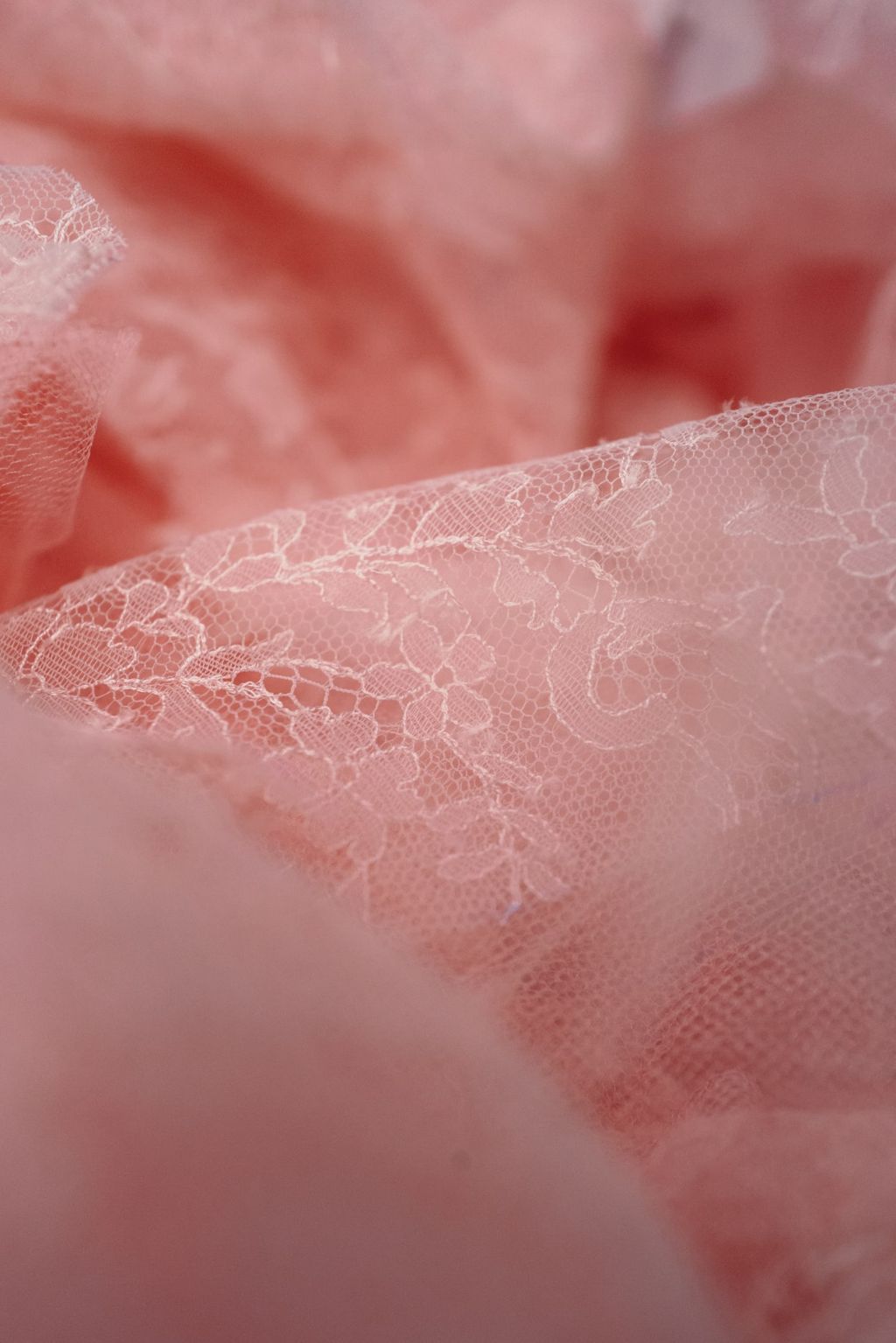 Detail Gaun Margot Robbie di Golden Globe 2023