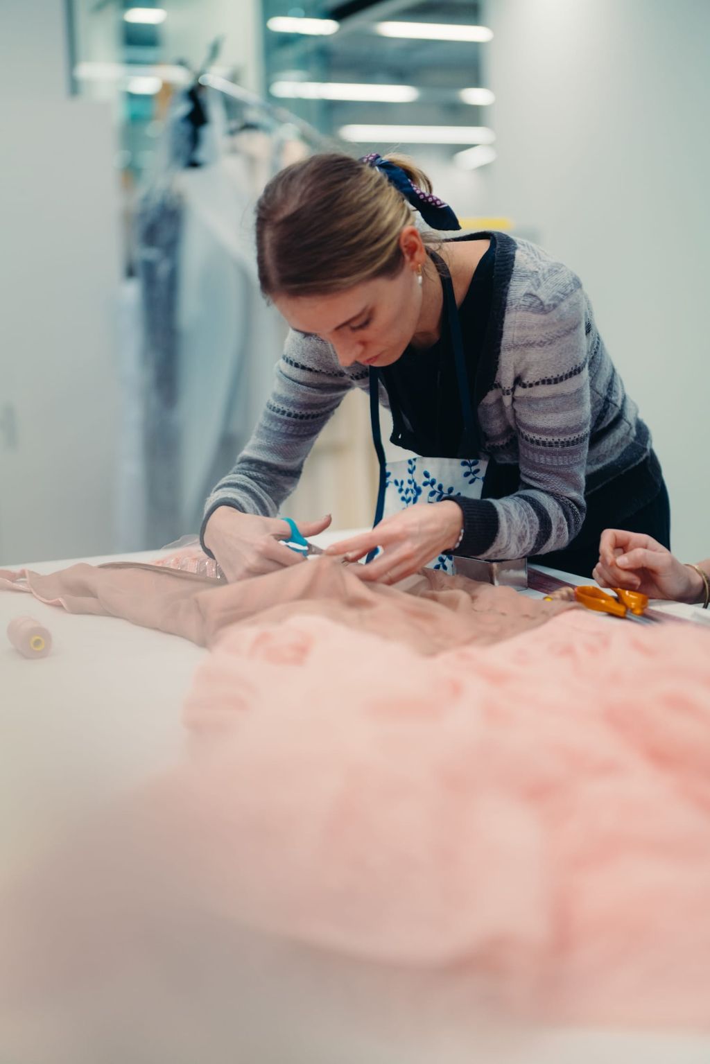 Detail Gaun Margot Robbie