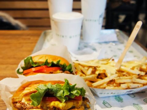 Fast food dapat memicu menopause dini.