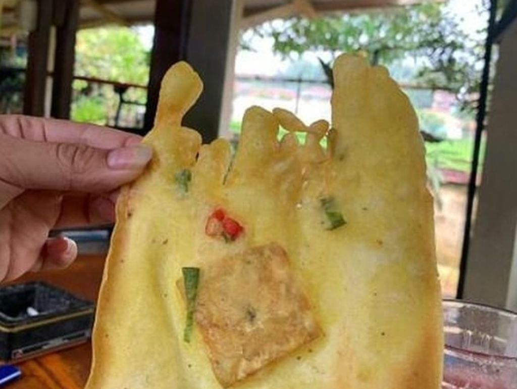 Zonk! 10 Bentuk Gorengan Tak Sesuai Ekspektasi Ini Bikin Elus Dada Zonk! 10 Bentuk Gorengan Tak Sesuai Ekspektasi Ini Bikin Elus Dada