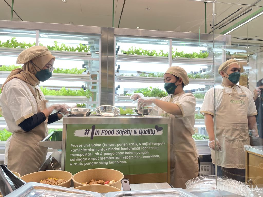 GREENS Hyperlocal Metafarming Station di Plaza Indonesia